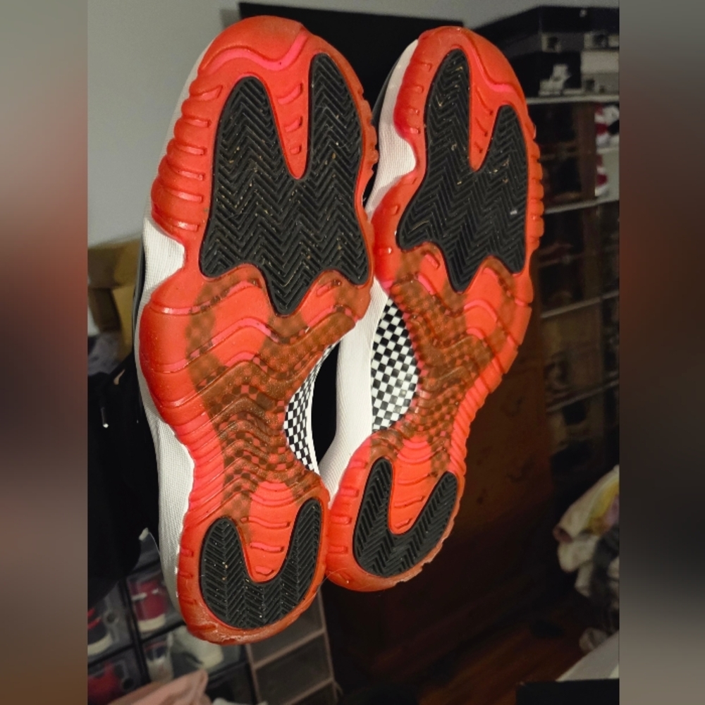 Jordan 11 Bred 2019 Mens Size 10.5 $125.00 Like New Incredible Condition - Picture 6 of 7